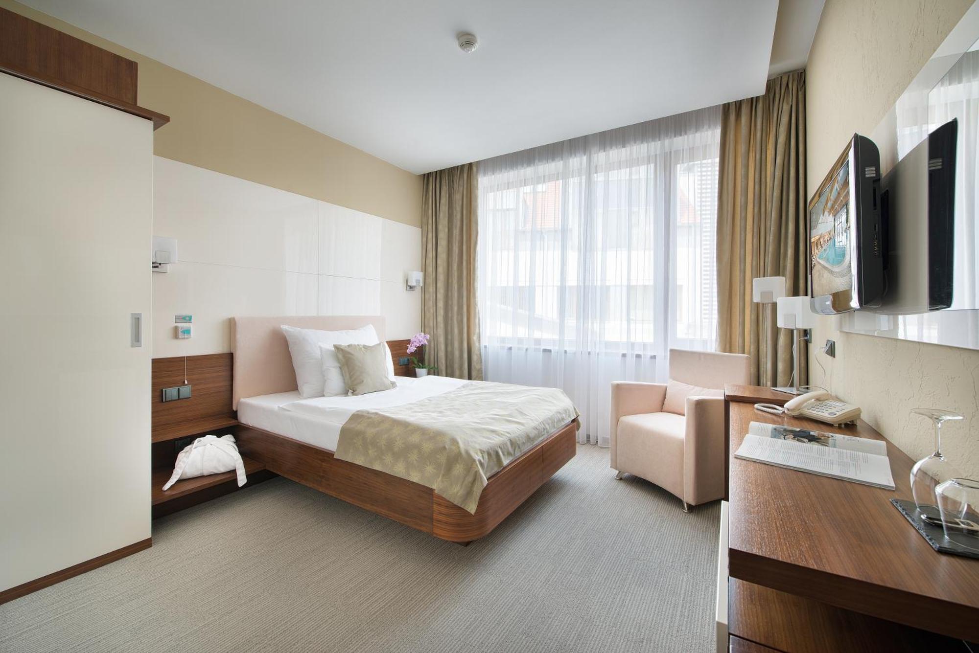 Wellness Hotel Diamant Hluboka nad Vltavou Ngoại thất bức ảnh