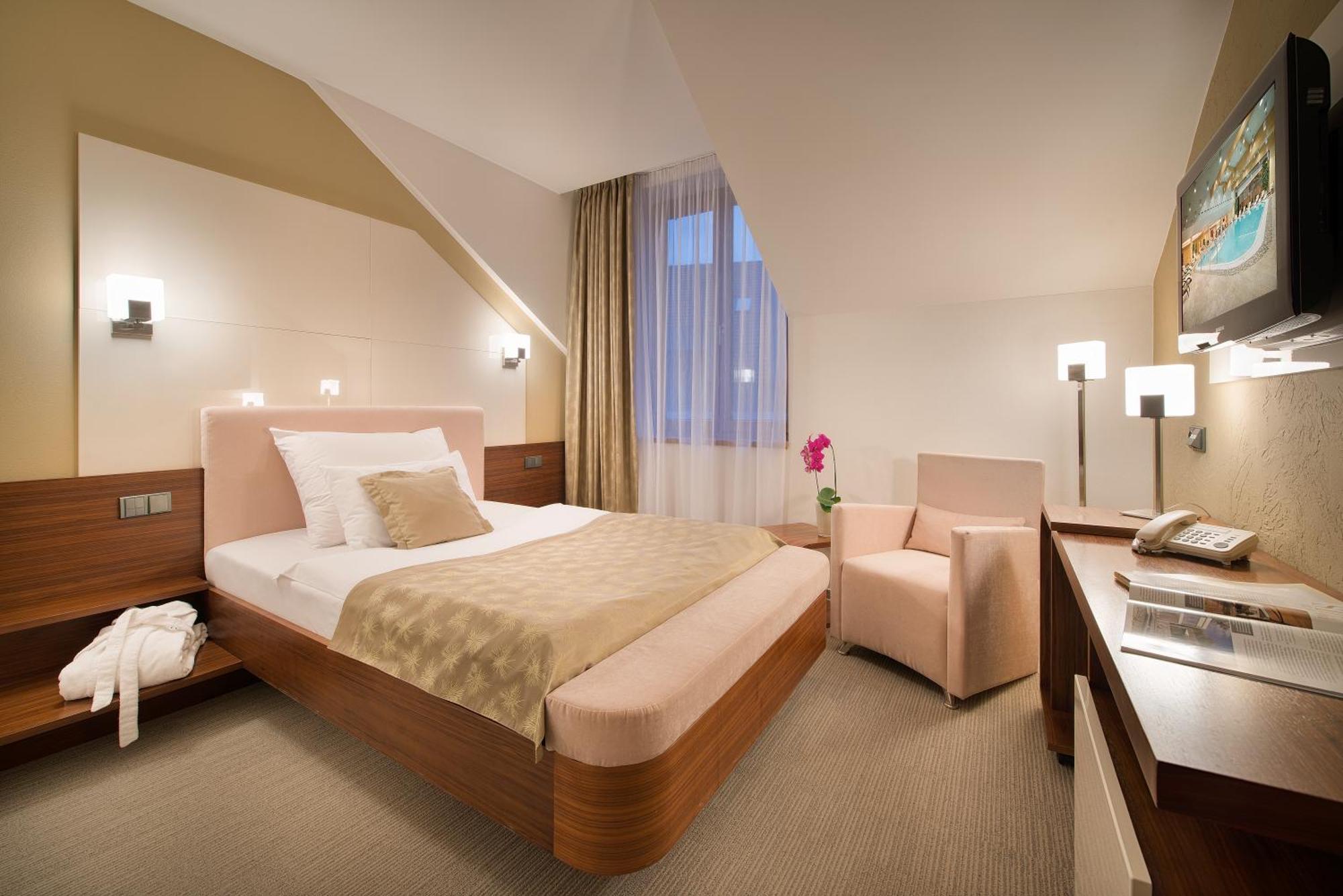 Wellness Hotel Diamant Hluboka nad Vltavou Ngoại thất bức ảnh