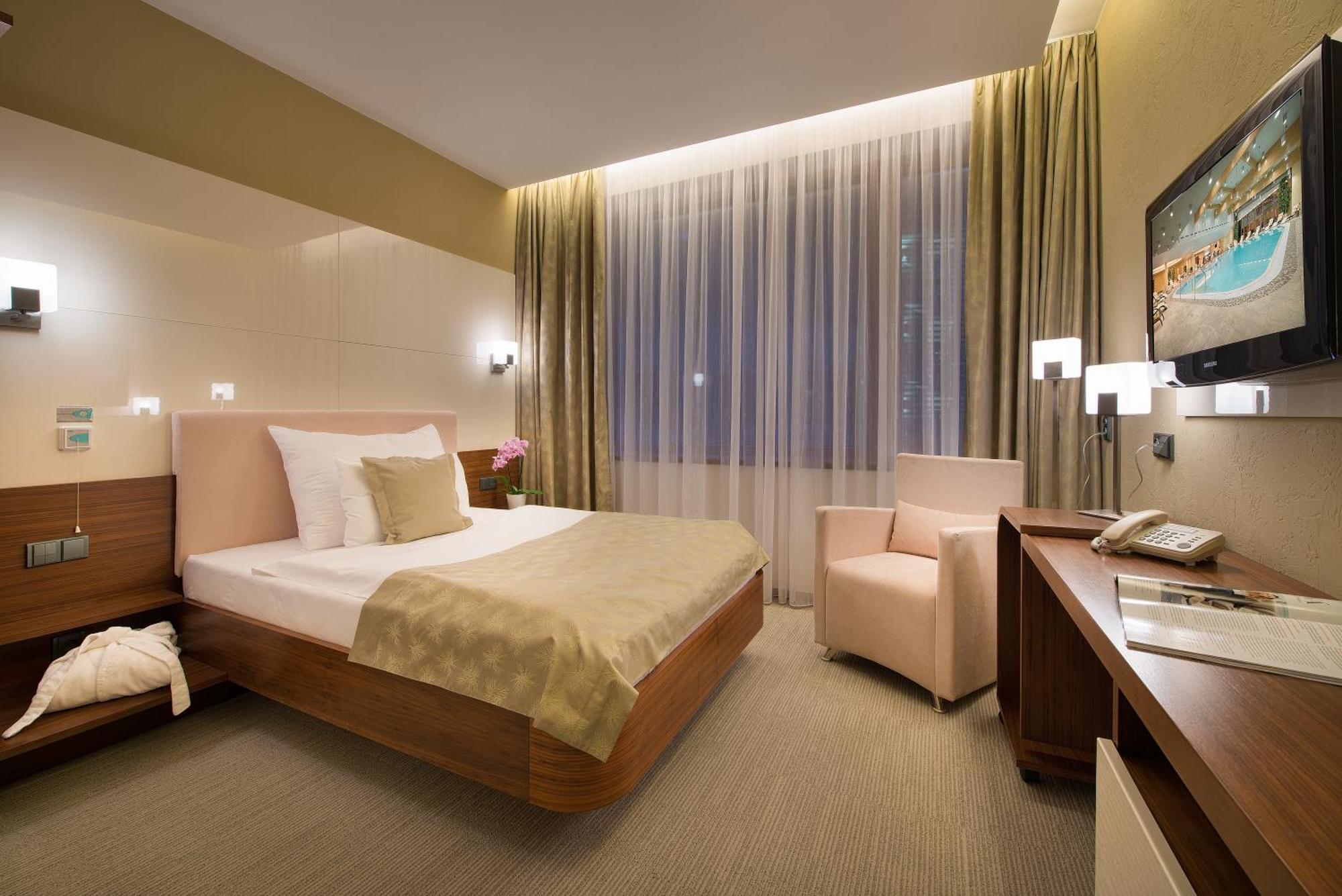 Wellness Hotel Diamant Hluboka nad Vltavou Ngoại thất bức ảnh