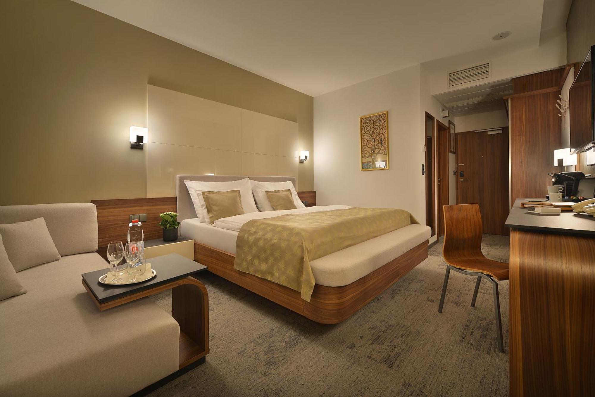 Wellness Hotel Diamant Hluboka nad Vltavou Ngoại thất bức ảnh