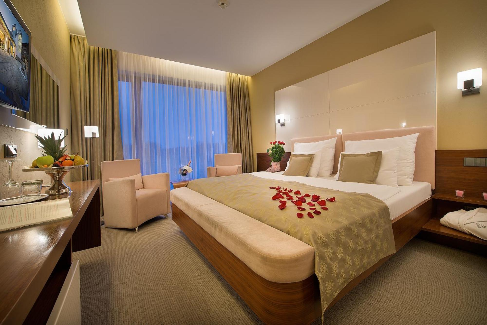 Wellness Hotel Diamant Hluboka nad Vltavou Ngoại thất bức ảnh