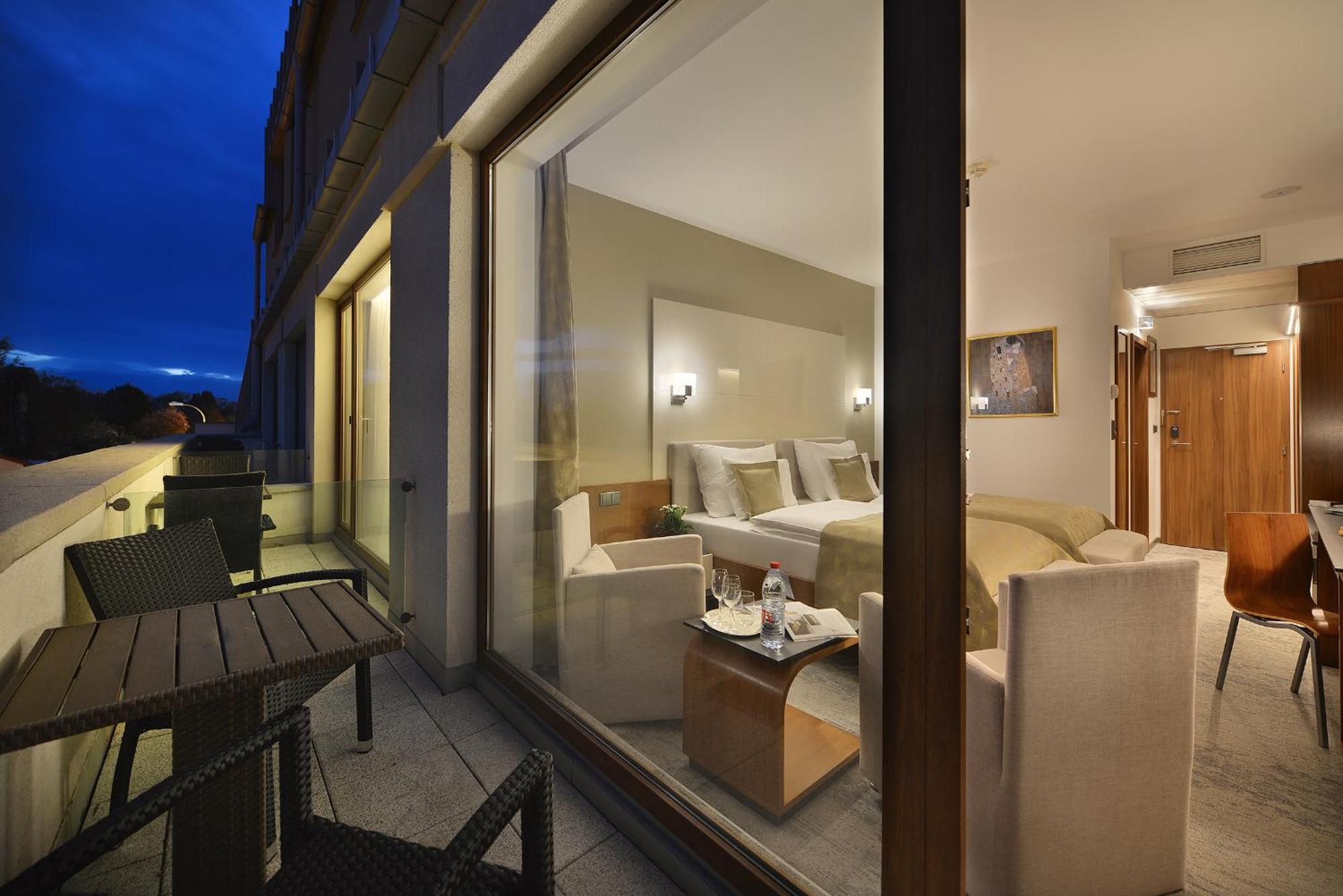 Wellness Hotel Diamant Hluboka nad Vltavou Ngoại thất bức ảnh