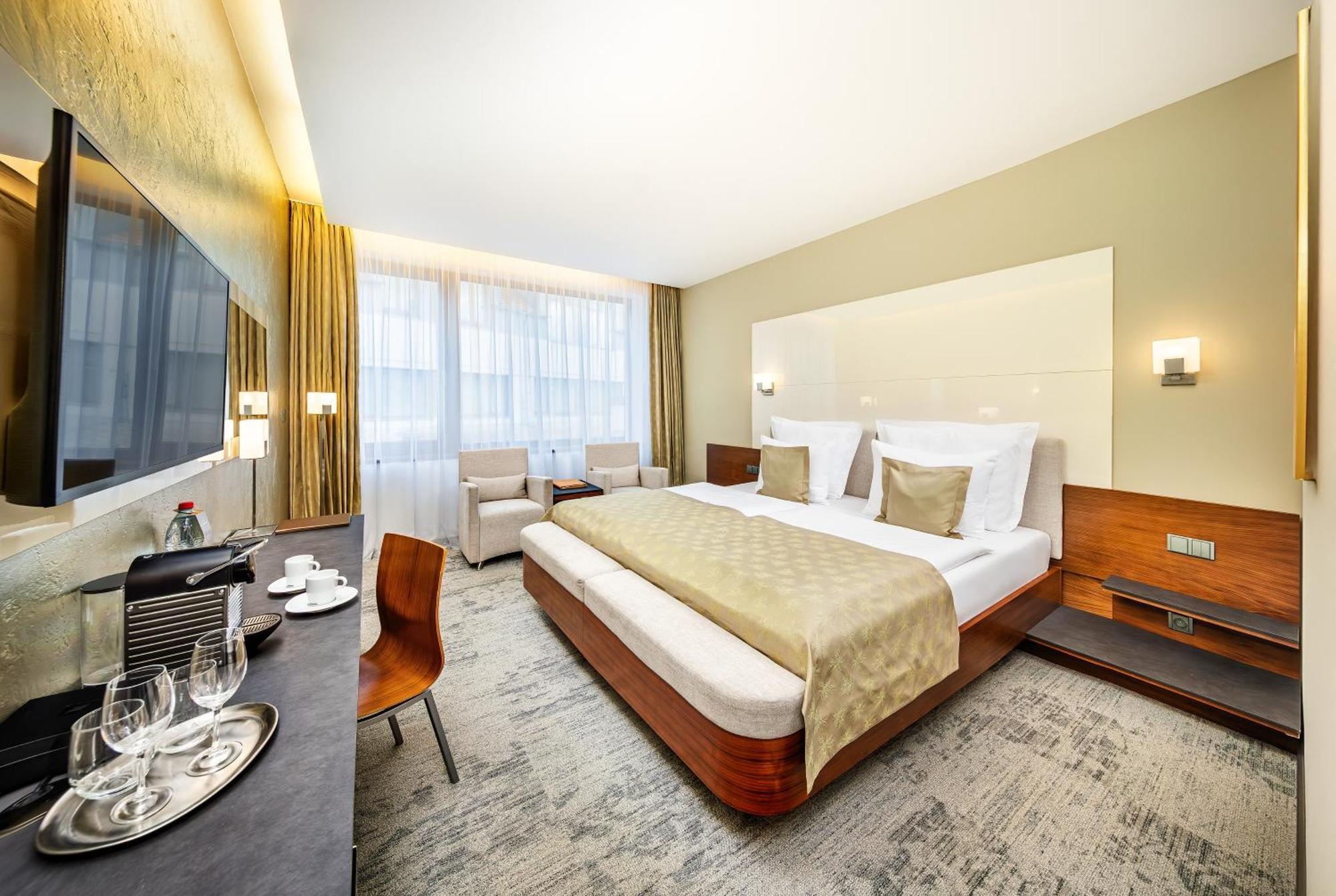 Wellness Hotel Diamant Hluboka nad Vltavou Ngoại thất bức ảnh