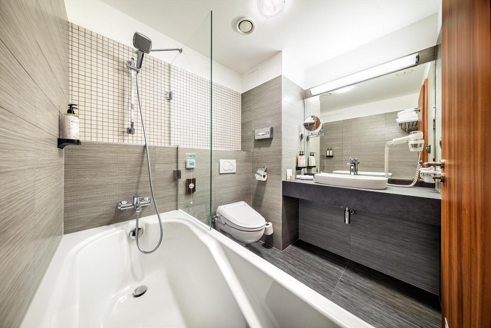 Wellness Hotel Diamant Hluboka nad Vltavou Ngoại thất bức ảnh
