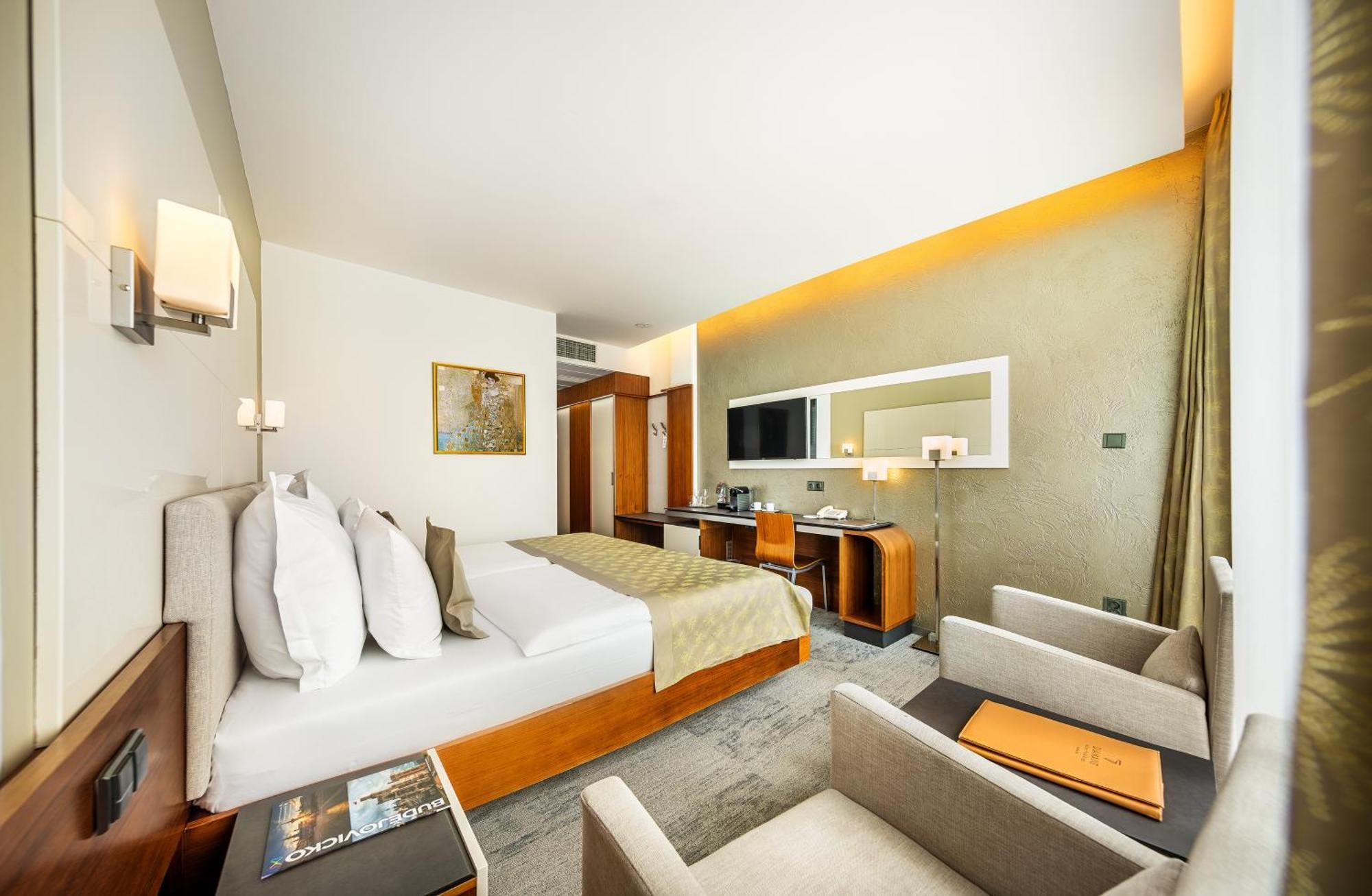 Wellness Hotel Diamant Hluboka nad Vltavou Ngoại thất bức ảnh