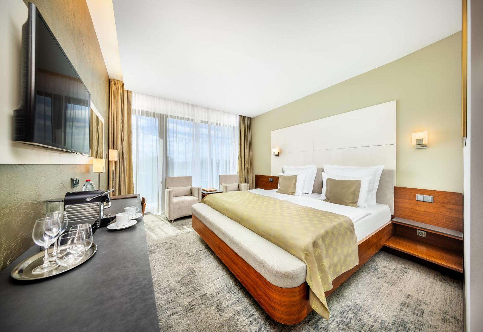 Wellness Hotel Diamant Hluboka nad Vltavou Ngoại thất bức ảnh