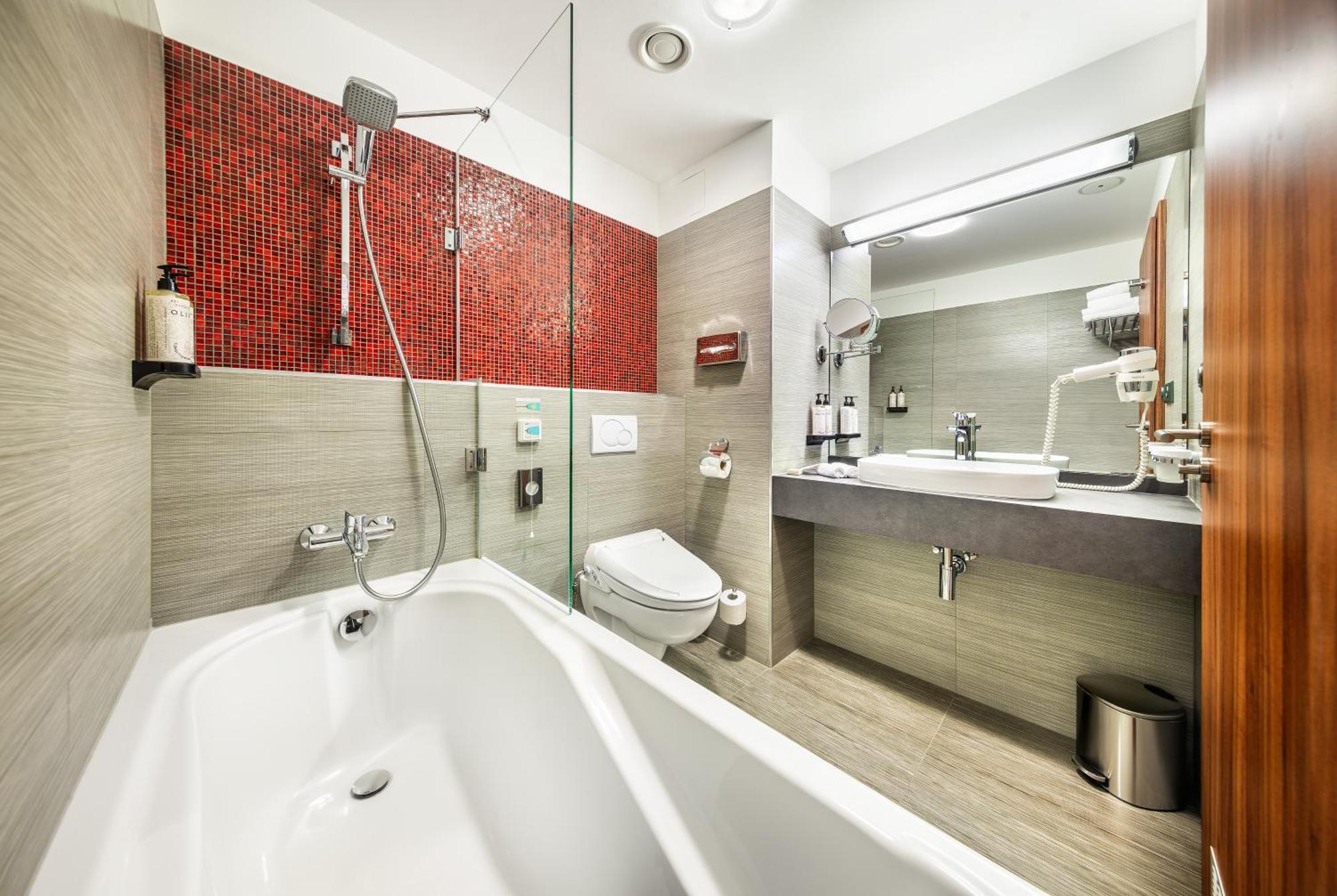 Wellness Hotel Diamant Hluboka nad Vltavou Ngoại thất bức ảnh