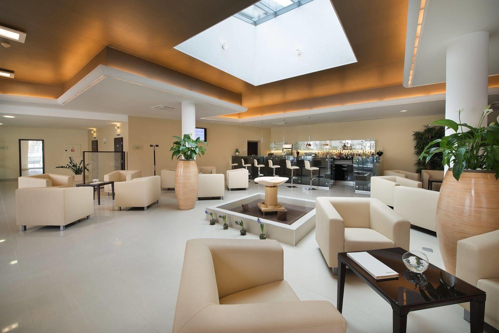 Wellness Hotel Diamant Hluboka nad Vltavou Ngoại thất bức ảnh