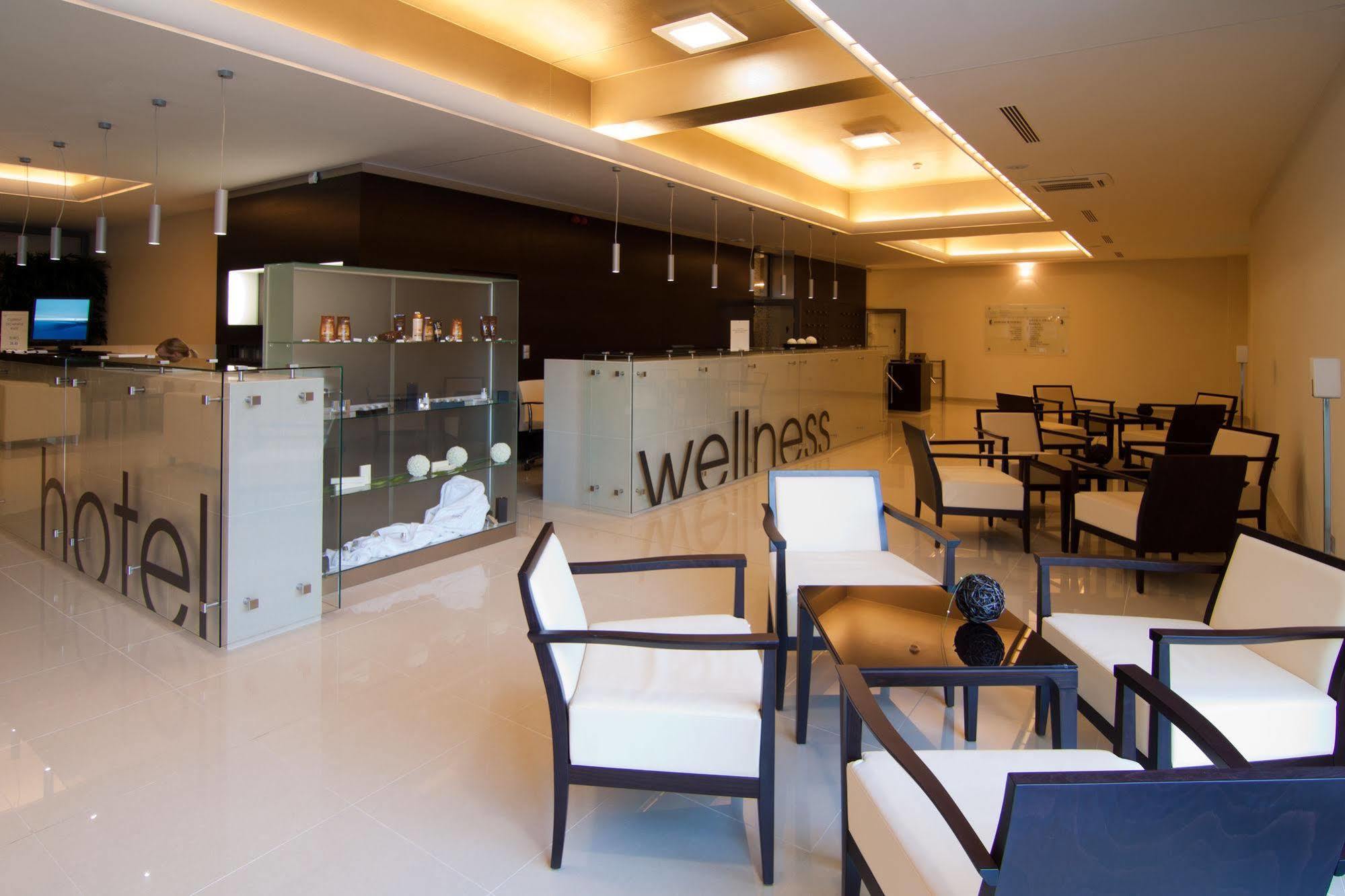 Wellness Hotel Diamant Hluboka nad Vltavou Ngoại thất bức ảnh