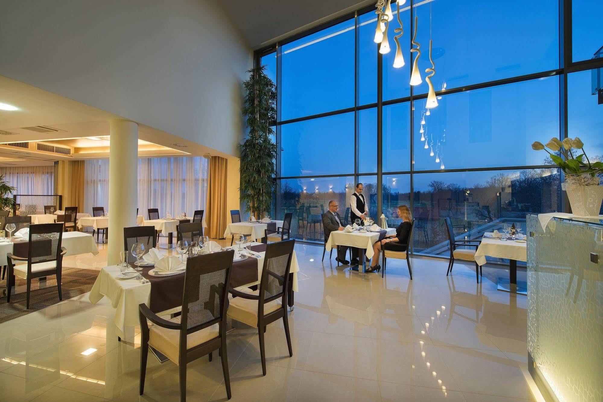 Wellness Hotel Diamant Hluboka nad Vltavou Ngoại thất bức ảnh