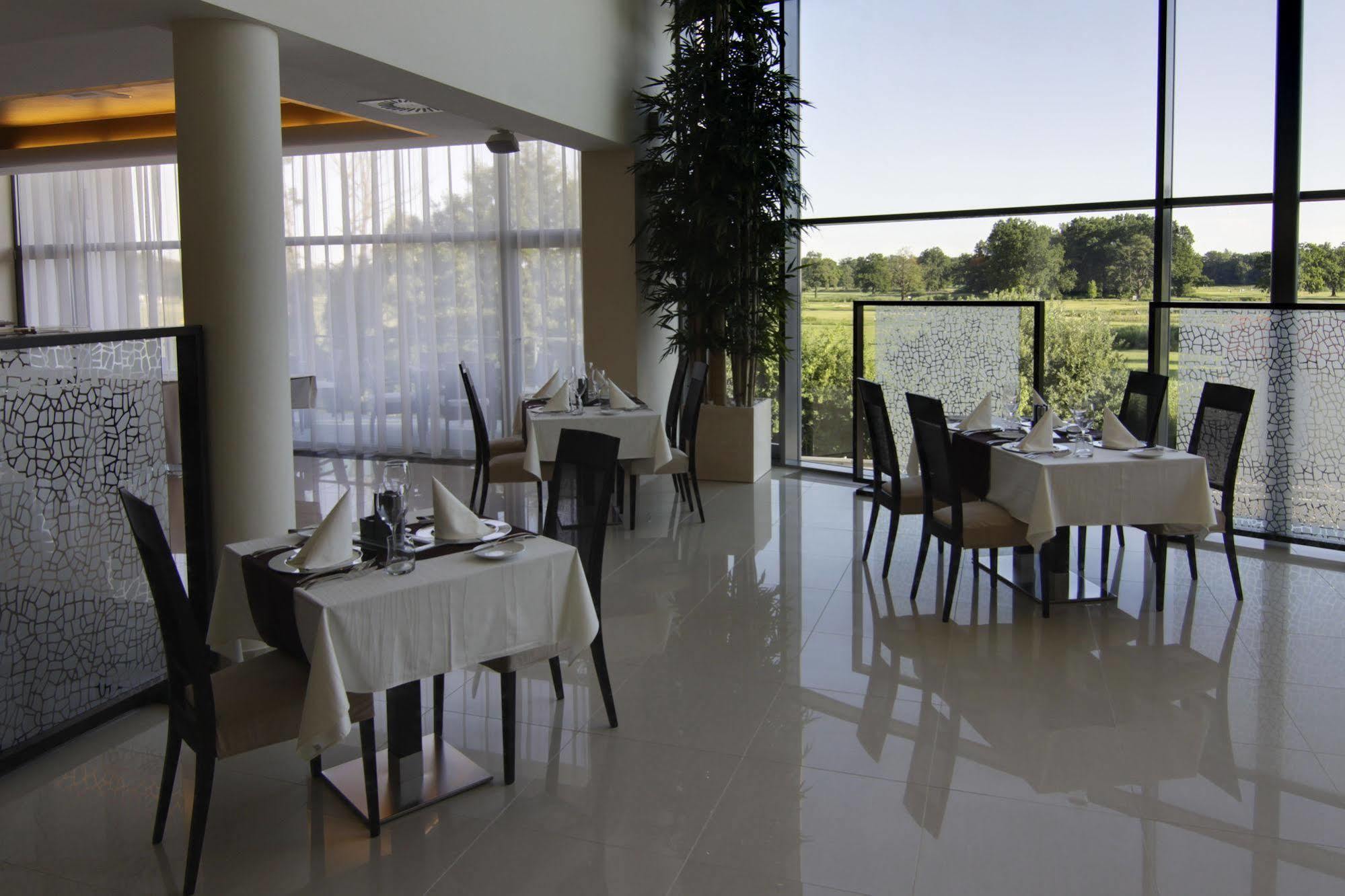Wellness Hotel Diamant Hluboka nad Vltavou Ngoại thất bức ảnh