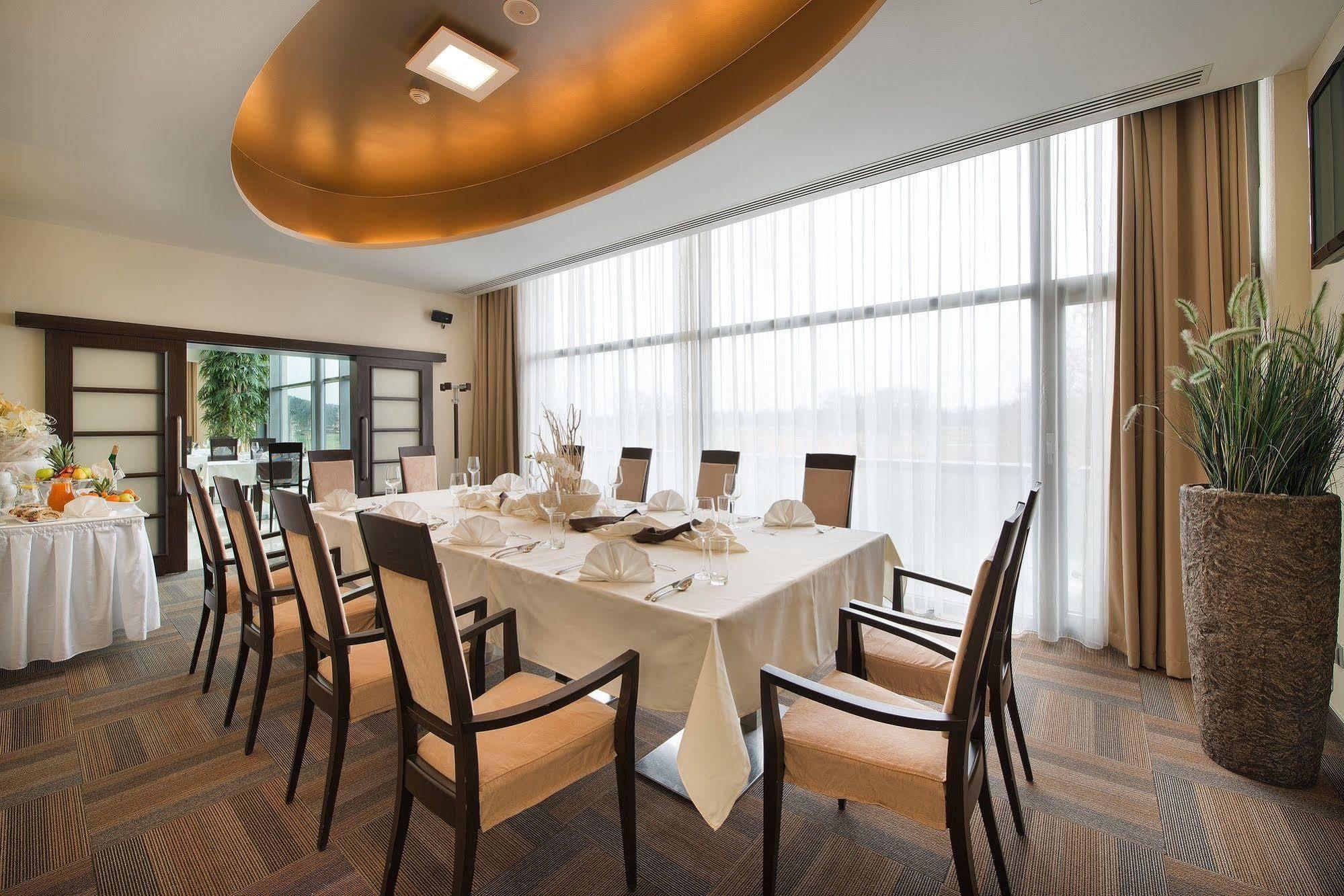 Wellness Hotel Diamant Hluboka nad Vltavou Ngoại thất bức ảnh
