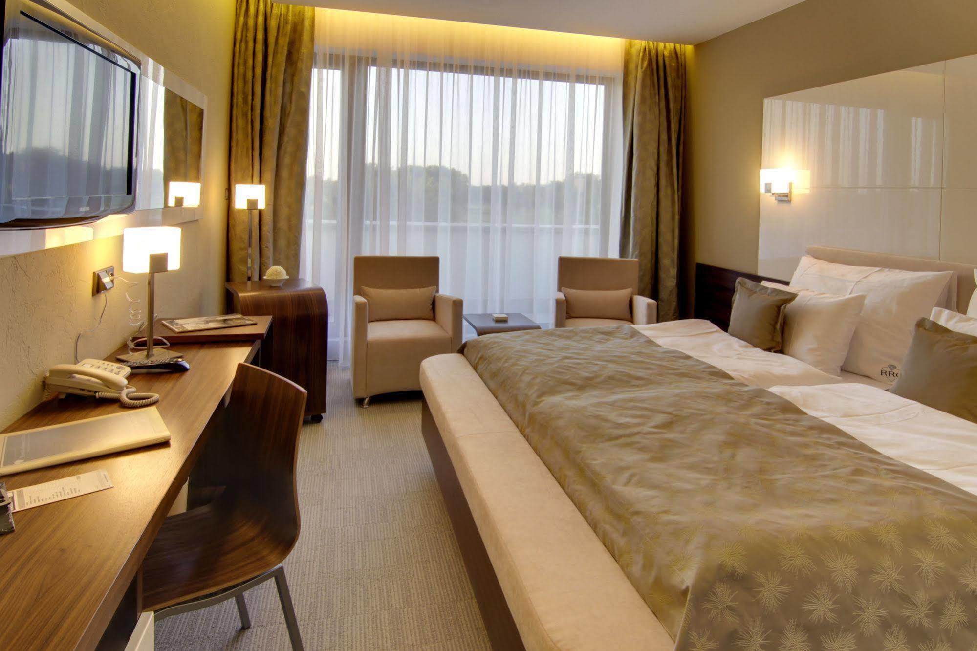 Wellness Hotel Diamant Hluboka nad Vltavou Ngoại thất bức ảnh
