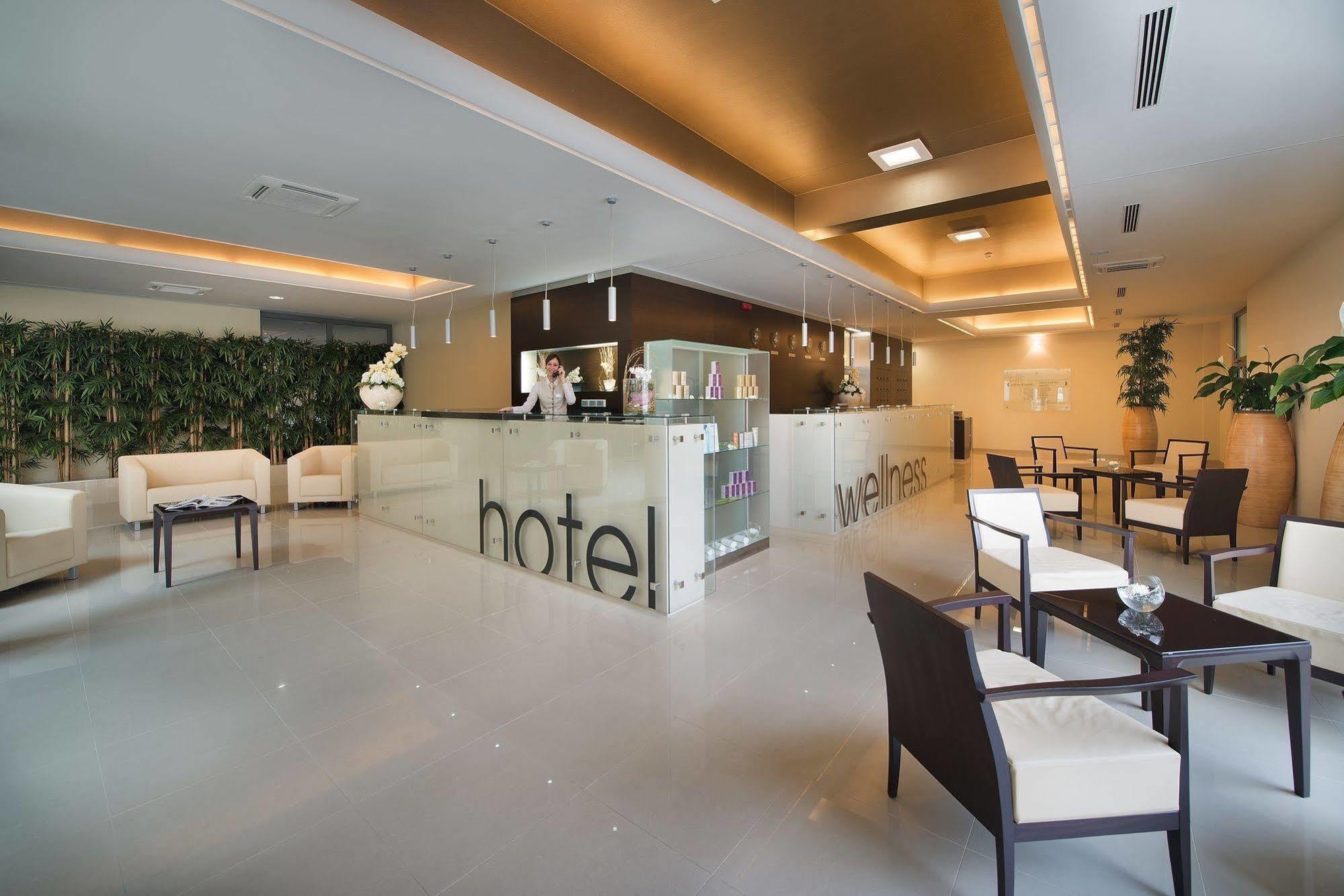 Wellness Hotel Diamant Hluboka nad Vltavou Ngoại thất bức ảnh