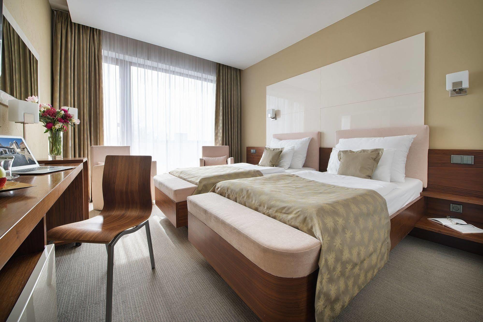 Wellness Hotel Diamant Hluboka nad Vltavou Ngoại thất bức ảnh