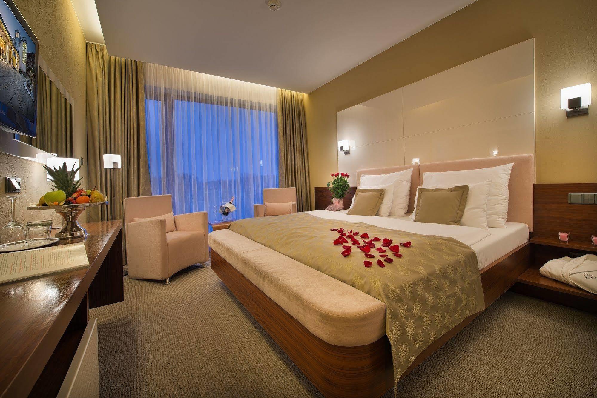 Wellness Hotel Diamant Hluboka nad Vltavou Ngoại thất bức ảnh